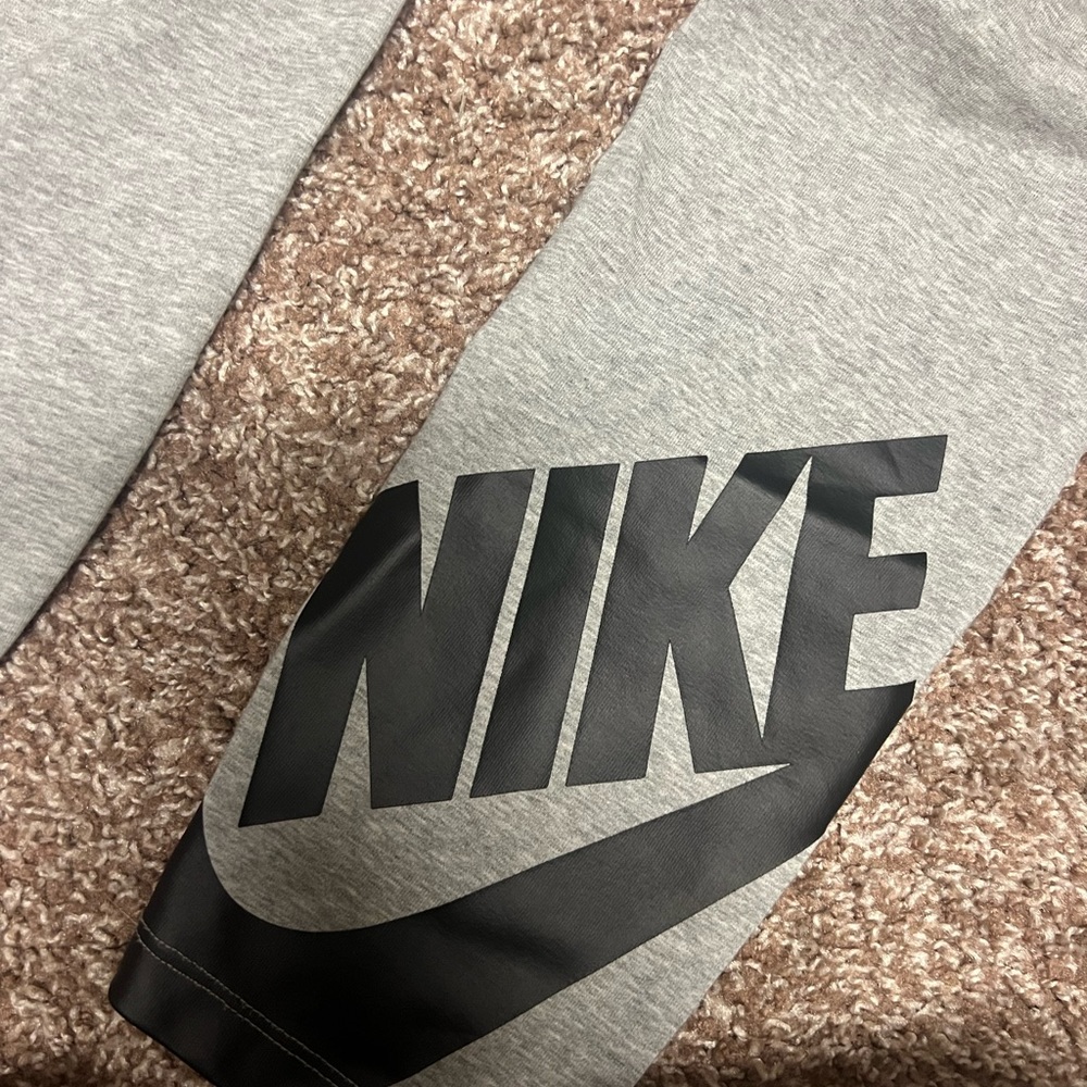 Nike 3/4 grey leggings